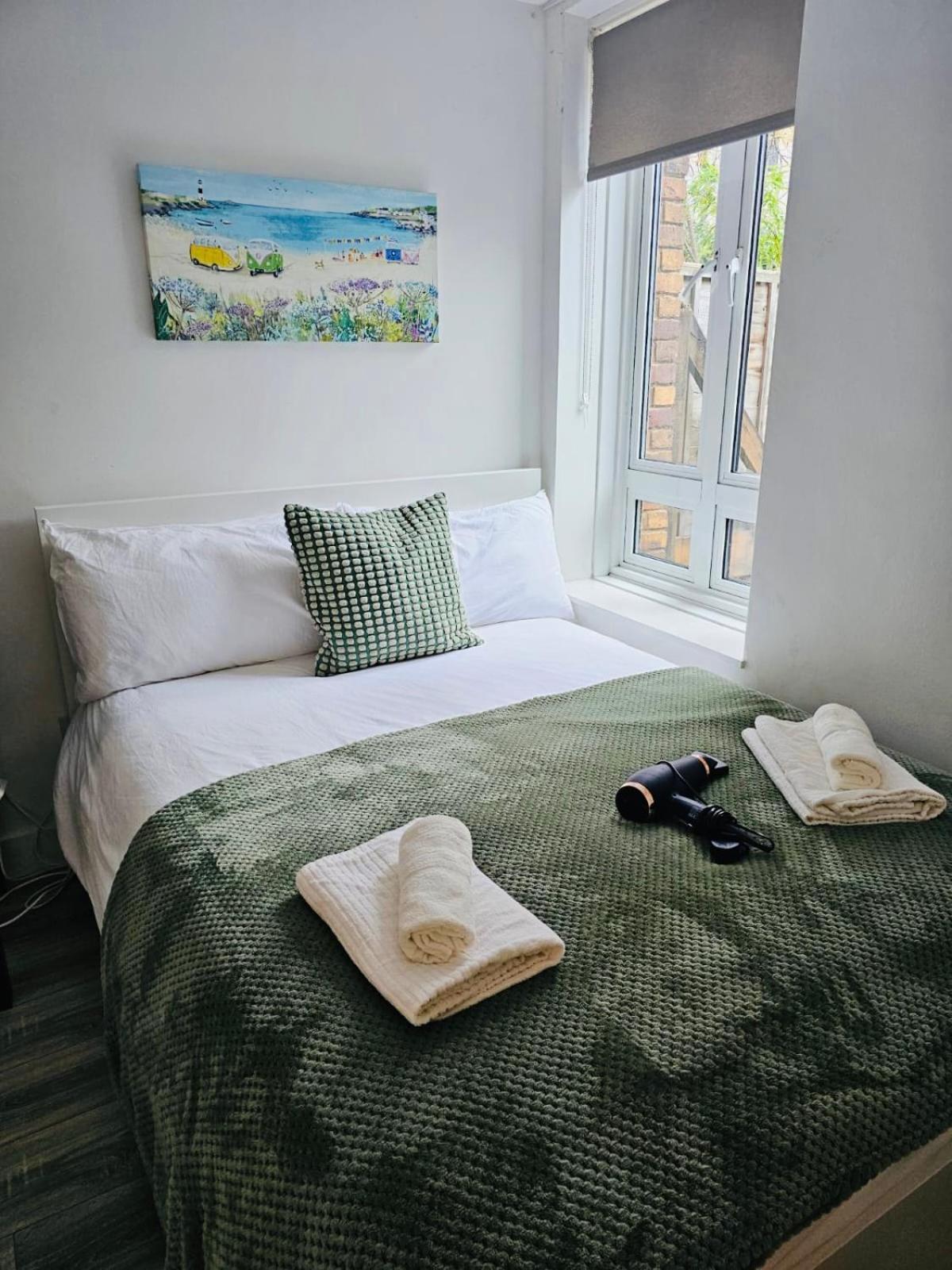 Lovely Double In Euston & Square In *