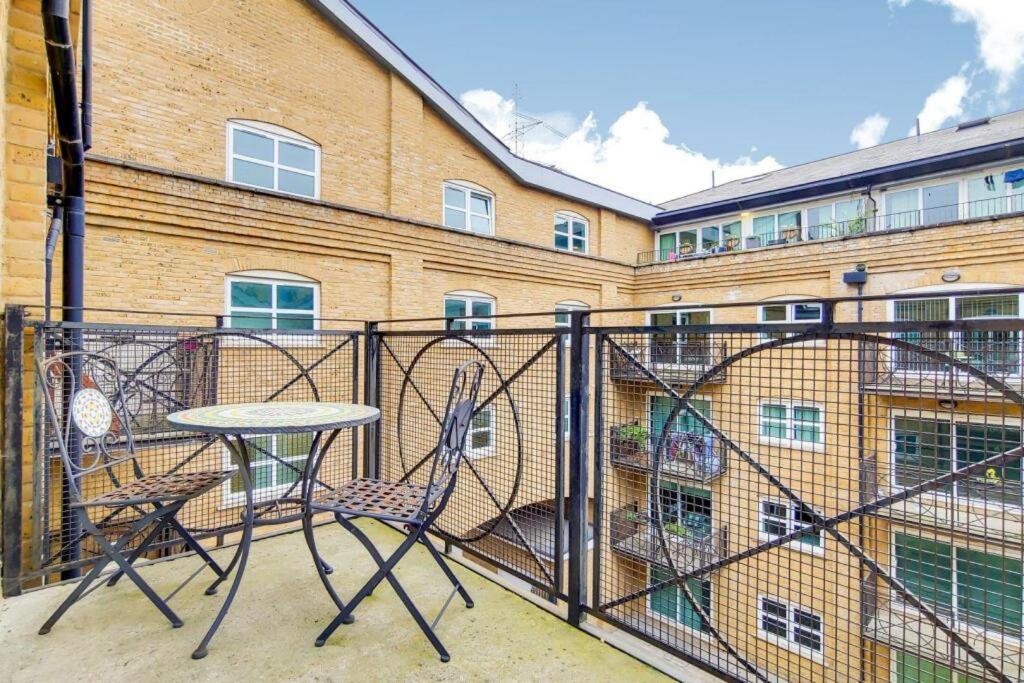 2&3 Bedrooms Near Excel - Modern Spacious For Larger Groups