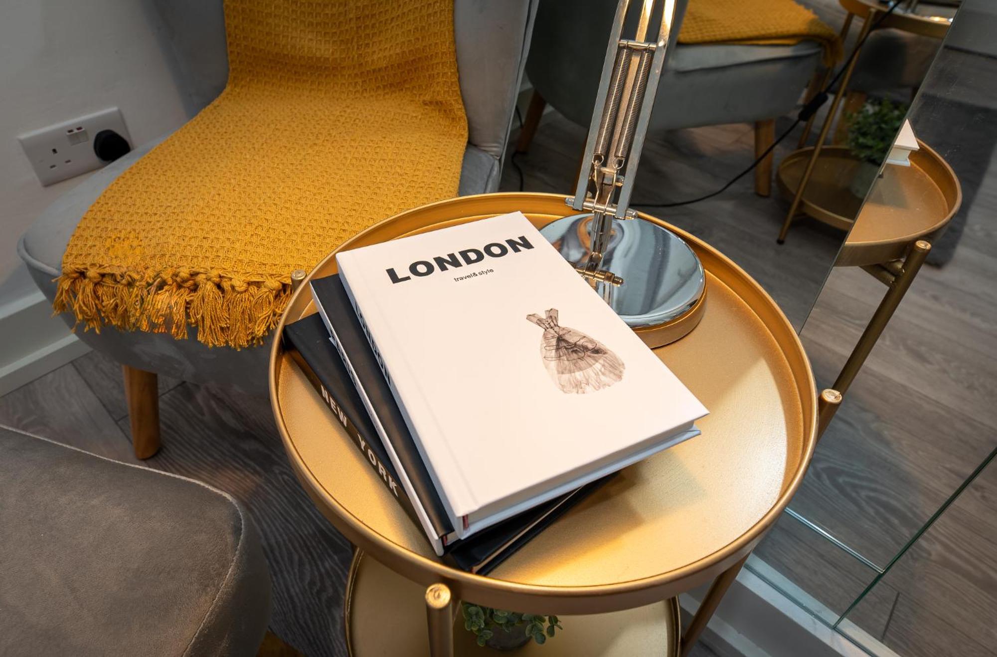 Appartement Chic Apartment, Bus 18 To Euston In 30 Min. *