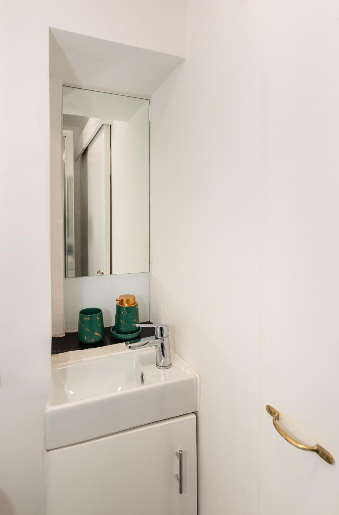 Chic Apartment, Bus 18 To Euston In 30 Min. Londen