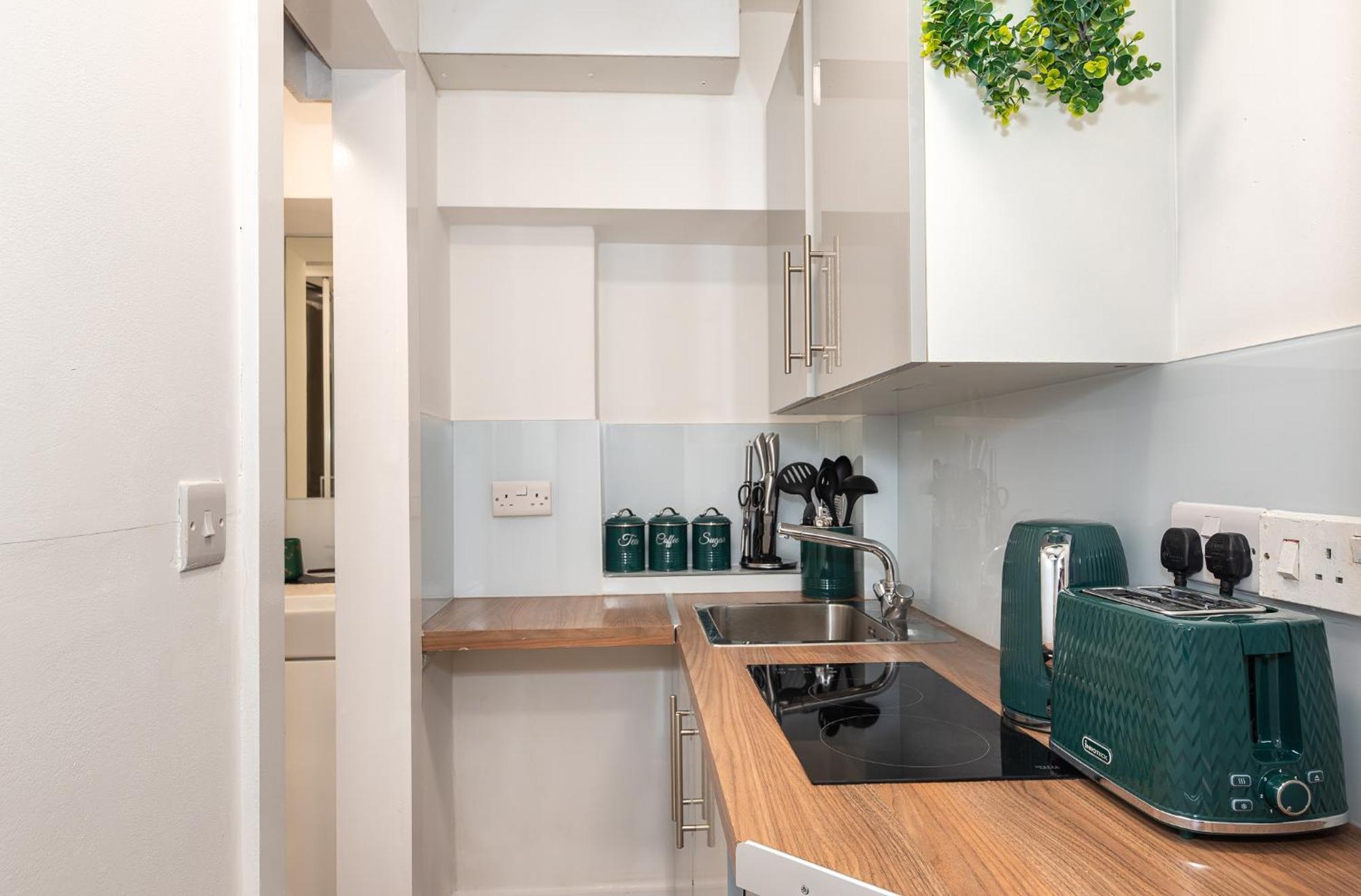 Chic Apartment, Bus 18 To Euston In 30 Min. Londen