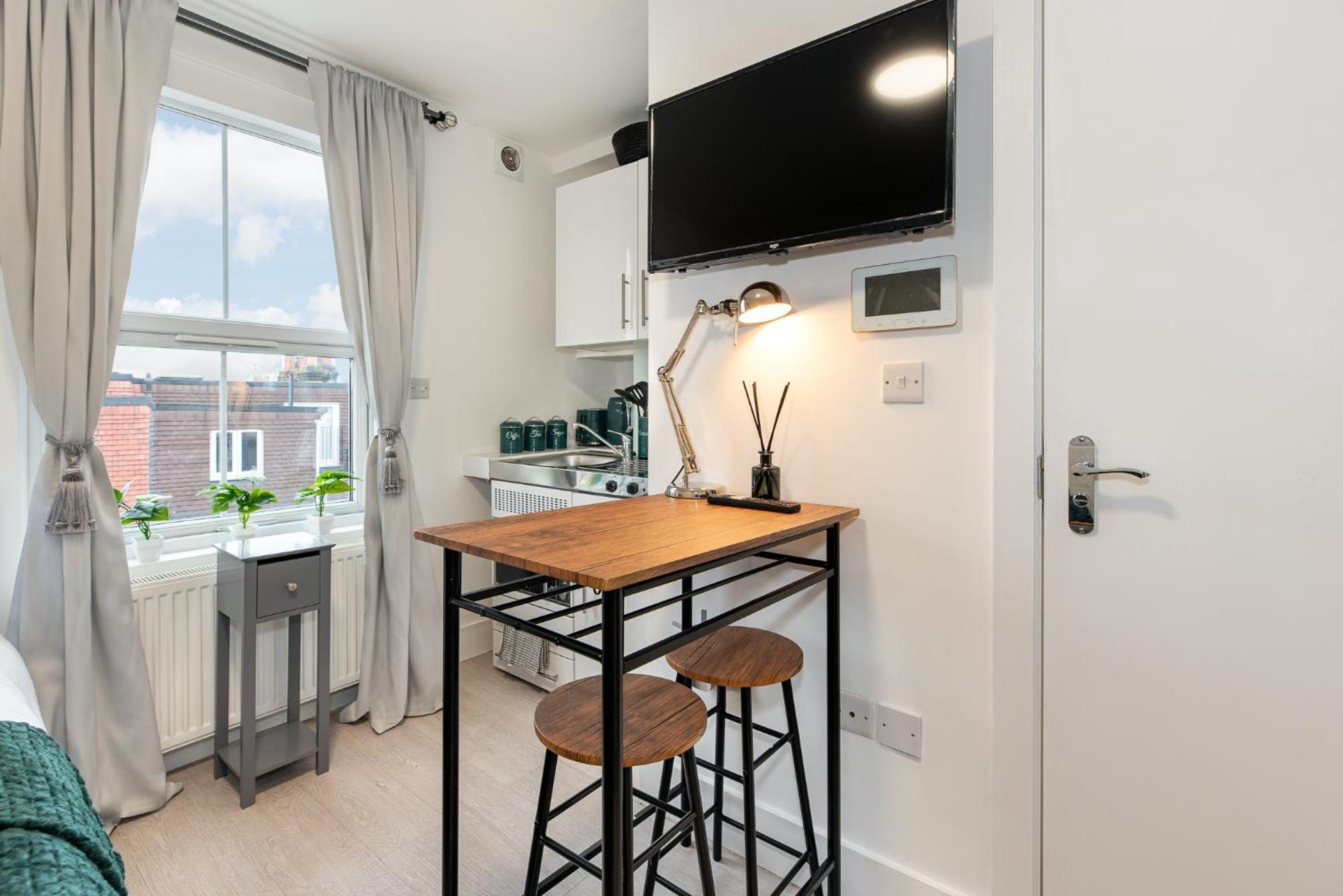 Apartment Small And Trendy 3b *