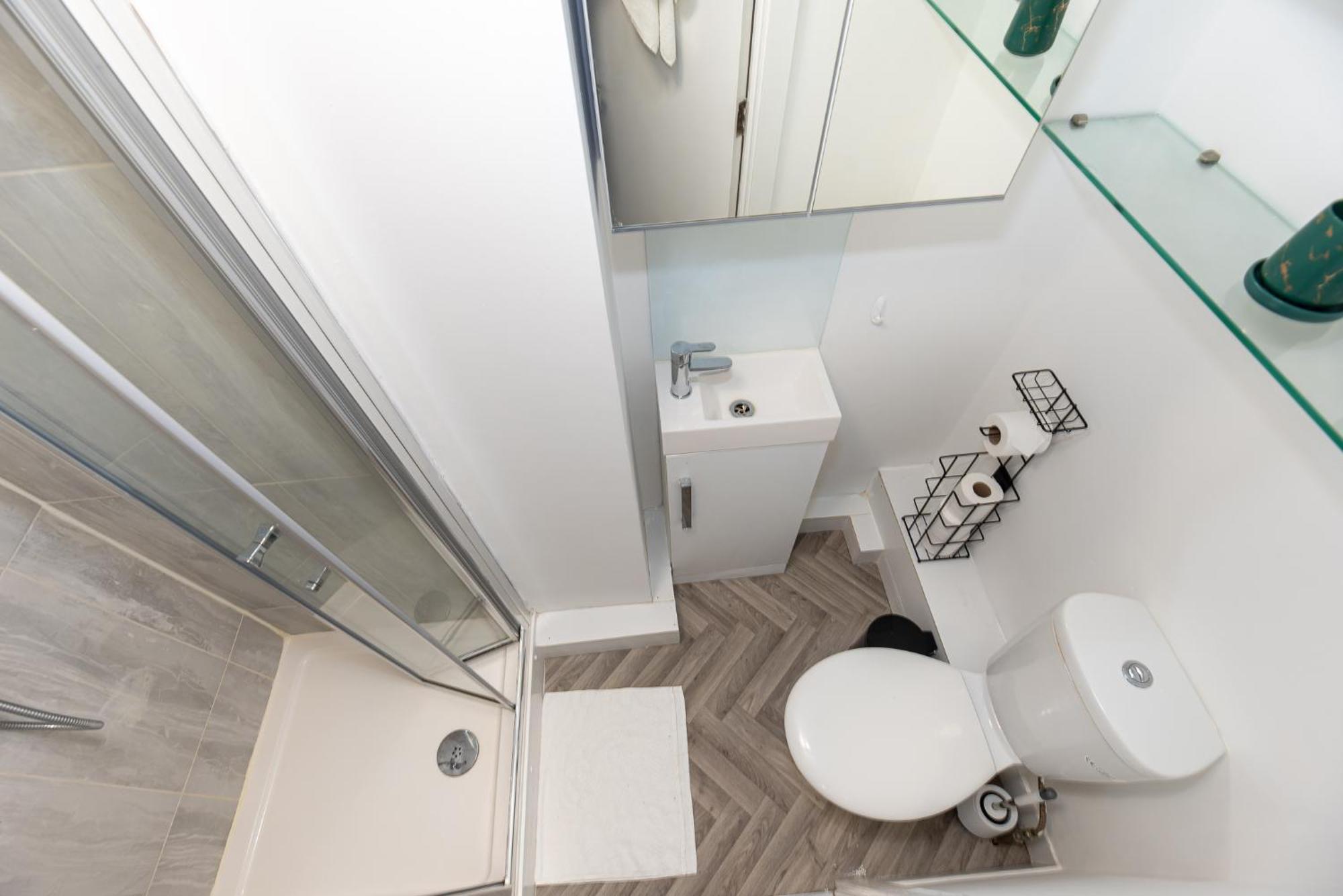 Apartment Small And Trendy 3b