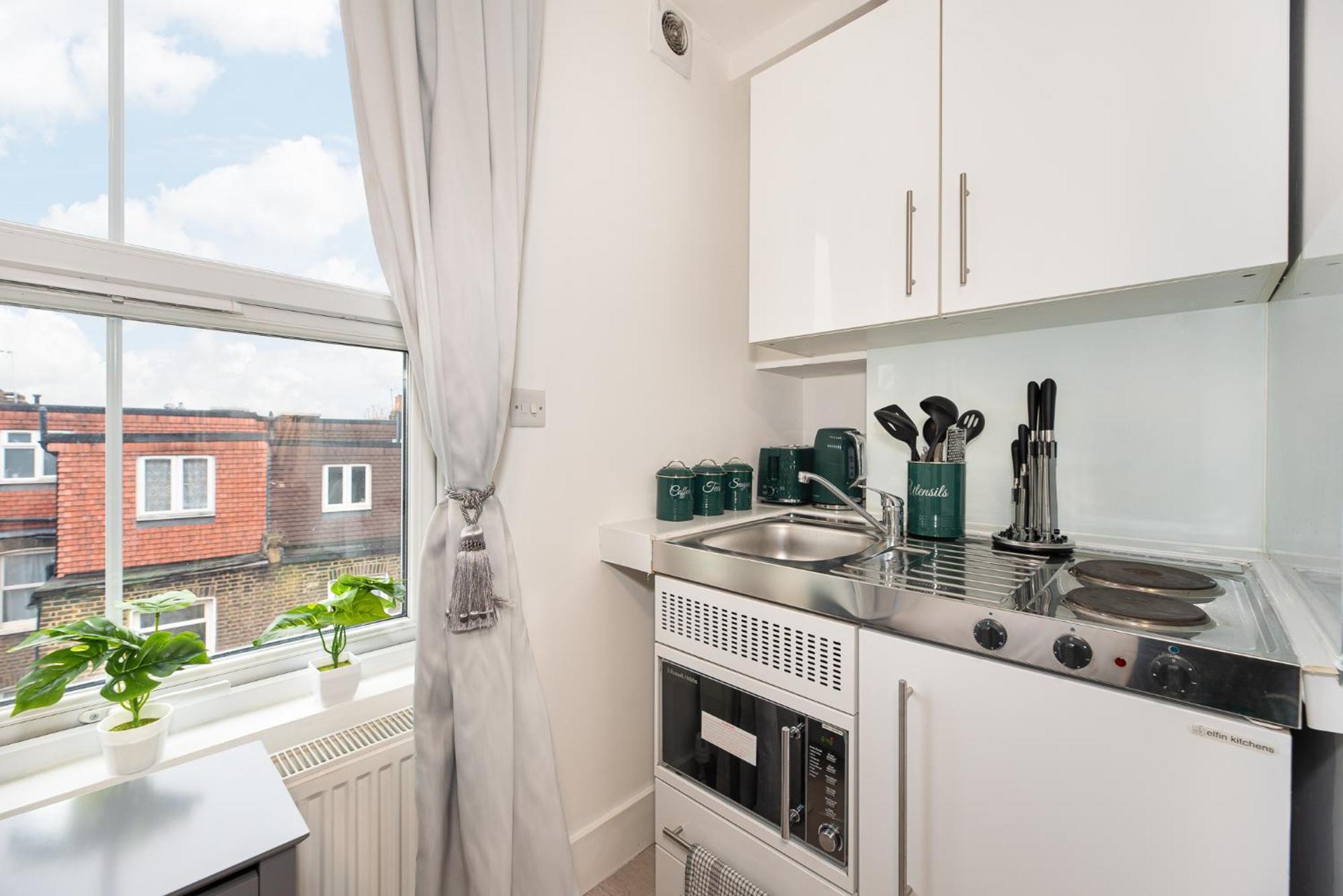 Small And Trendy 3b Apartment *