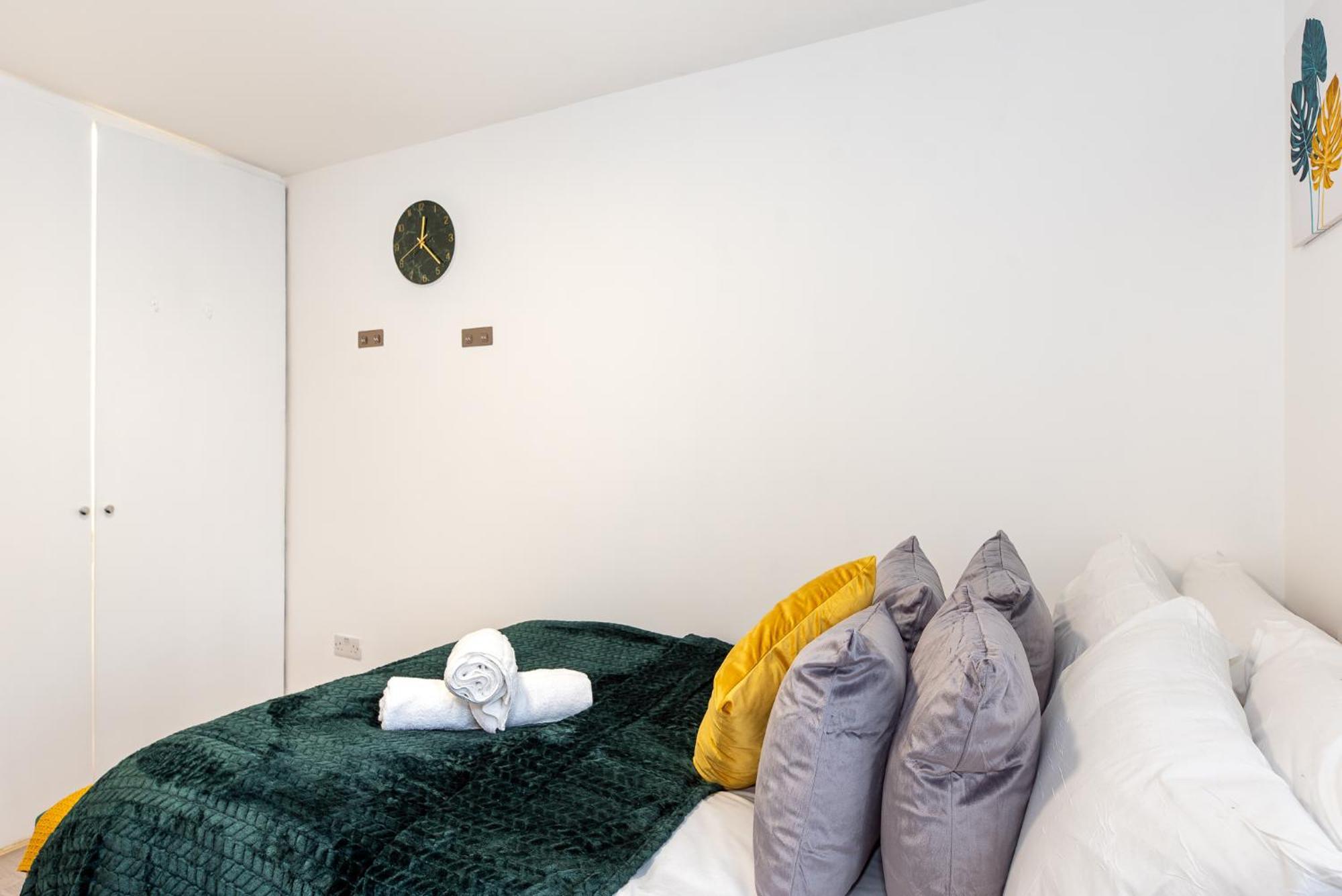 Small And Trendy 3b London