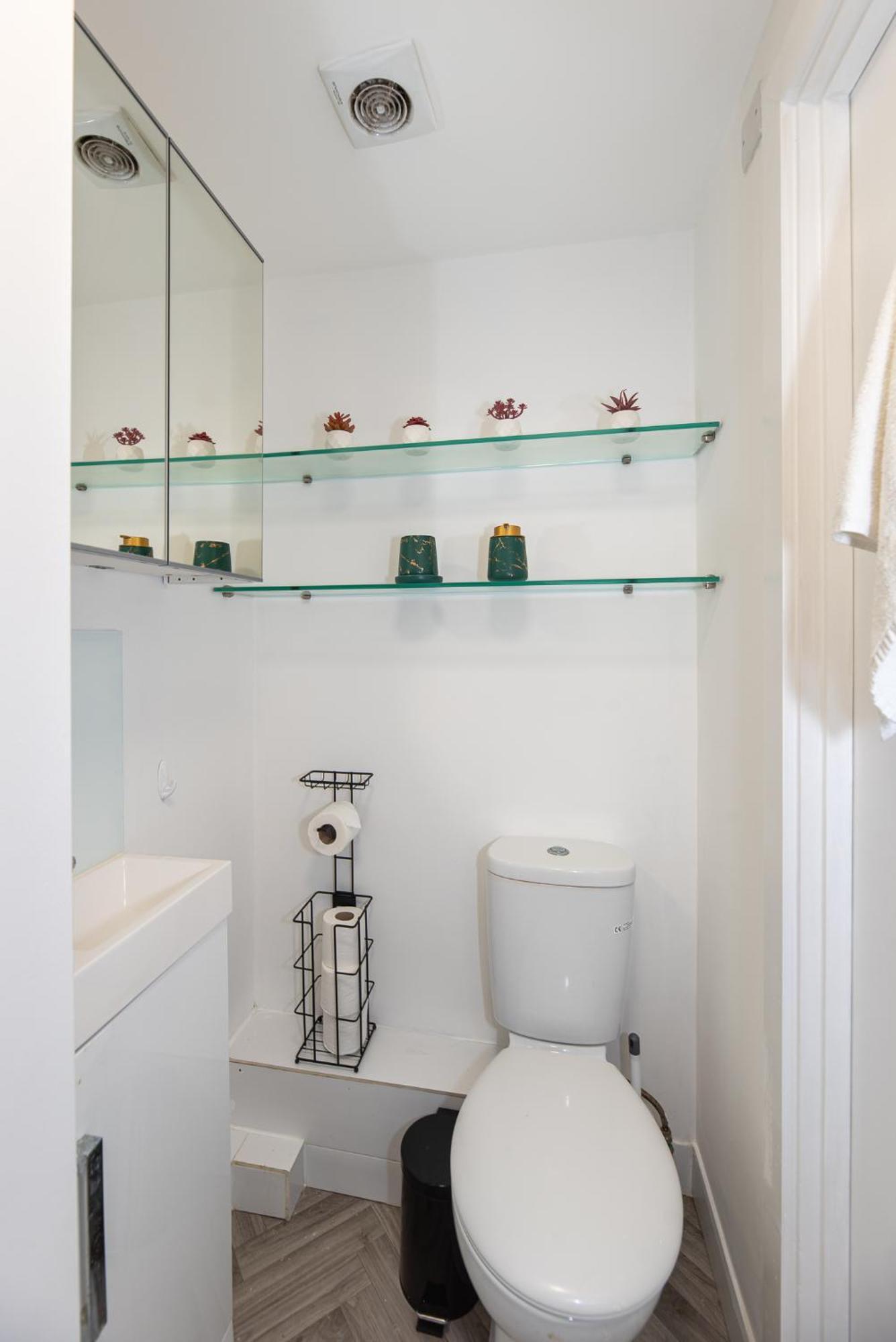 Small And Trendy 3b London