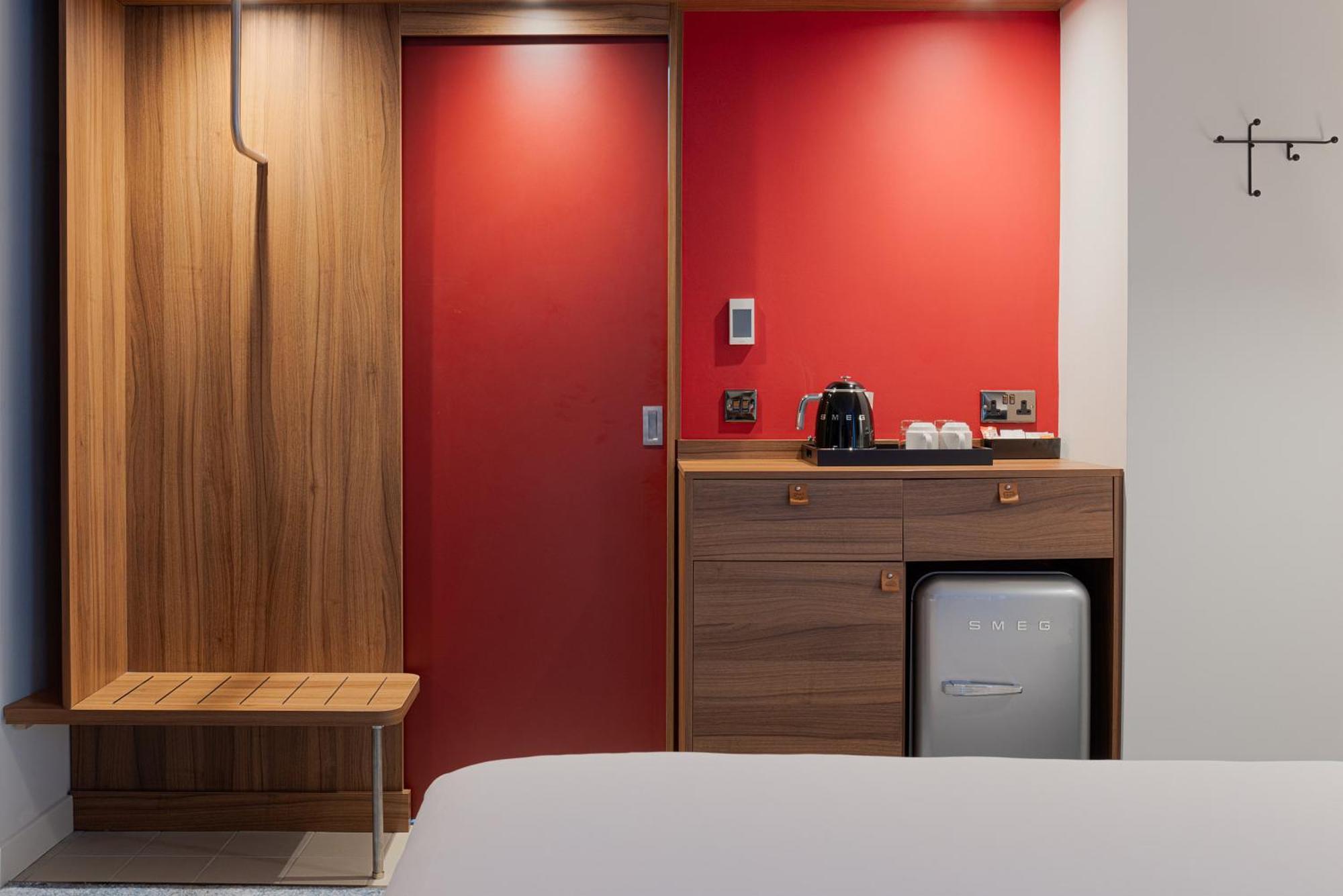 Hampton By Hilton Waterloo Hotel