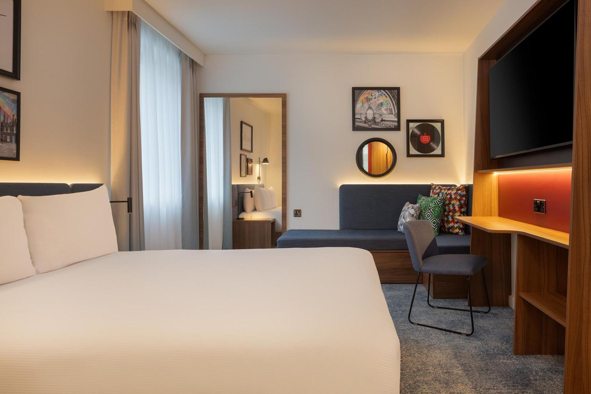 Hampton By Hilton Waterloo Hotel