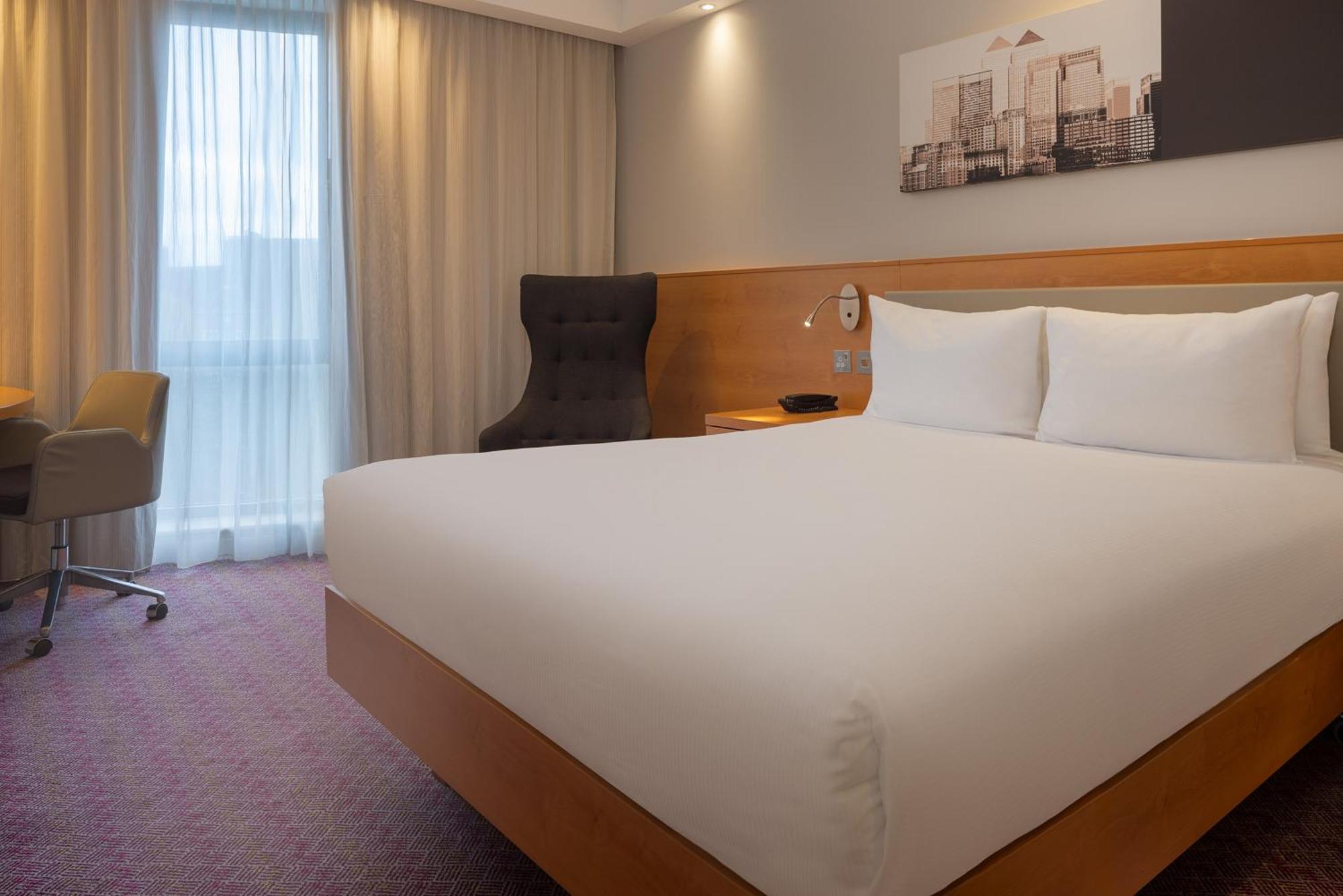 Hampton By Hilton Waterloo Hotel 3*
