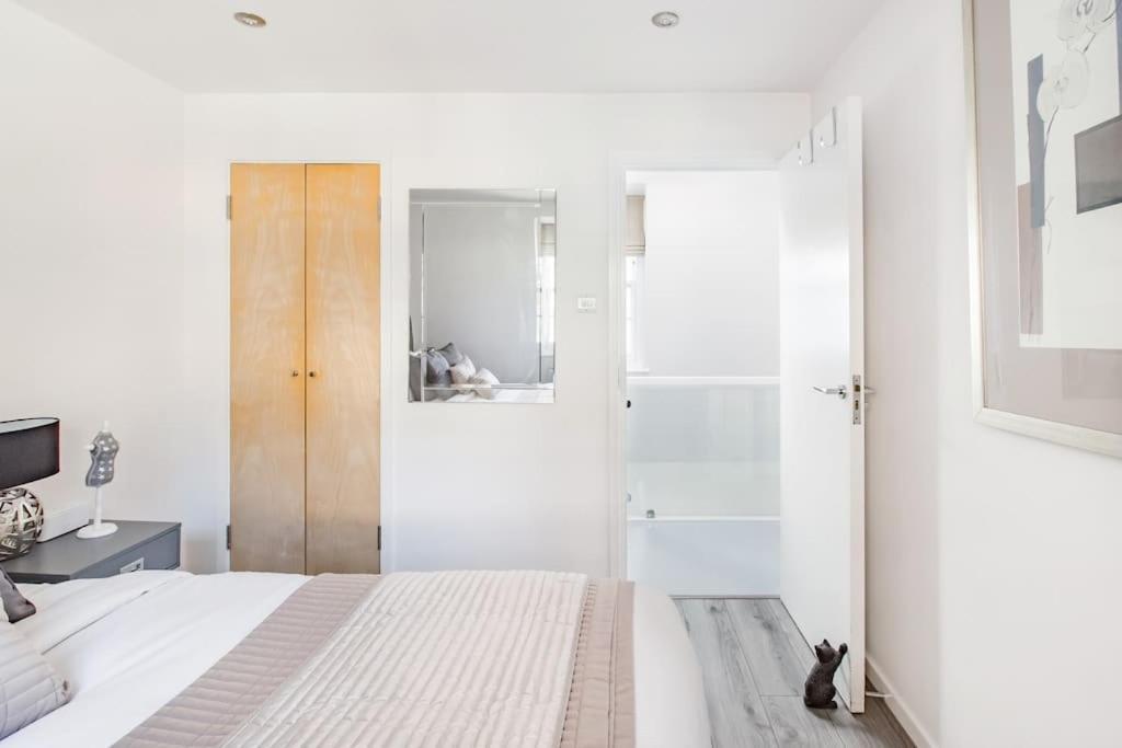 Vakantiehuis Comfortable 4 Bed Mews Town House Near Hyde Park Londen