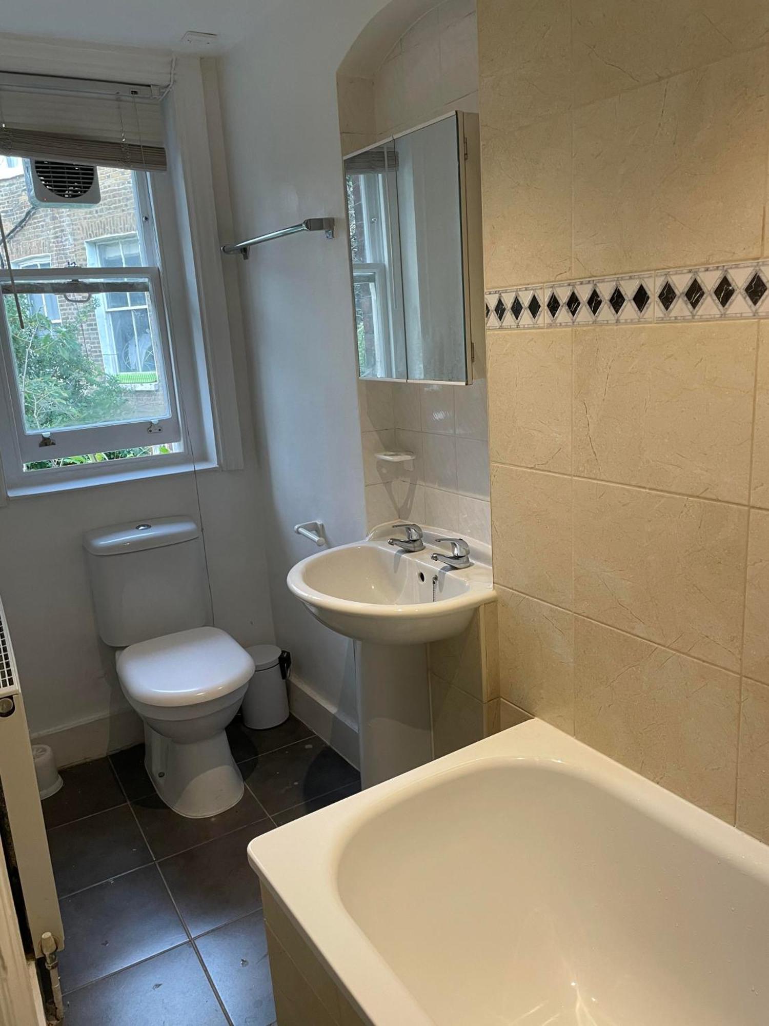 Apartment 1 Bedroom In The Heart Of West *