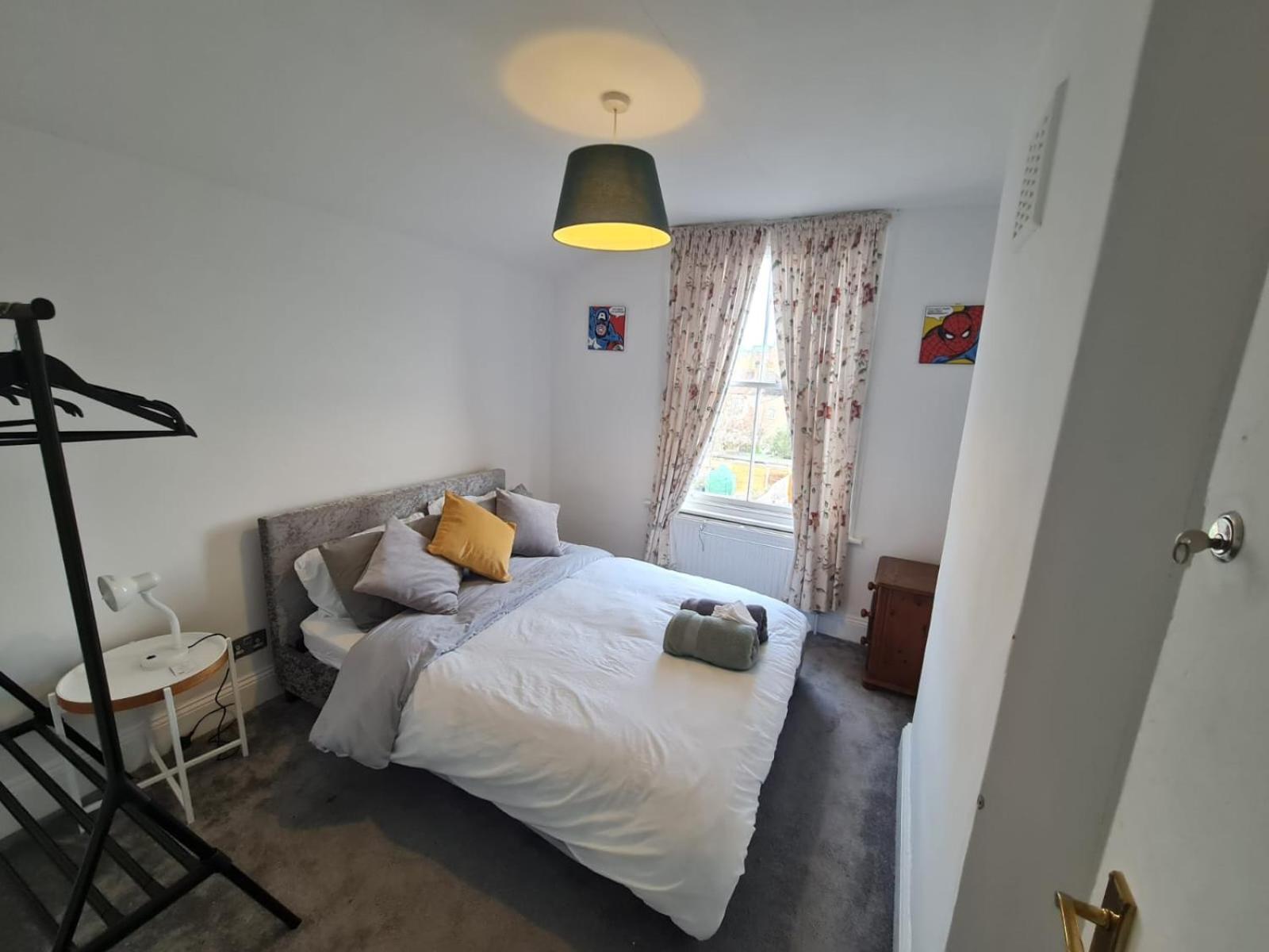 3-bed House In Self-contained In Ladywell Сasa de vacaciones *