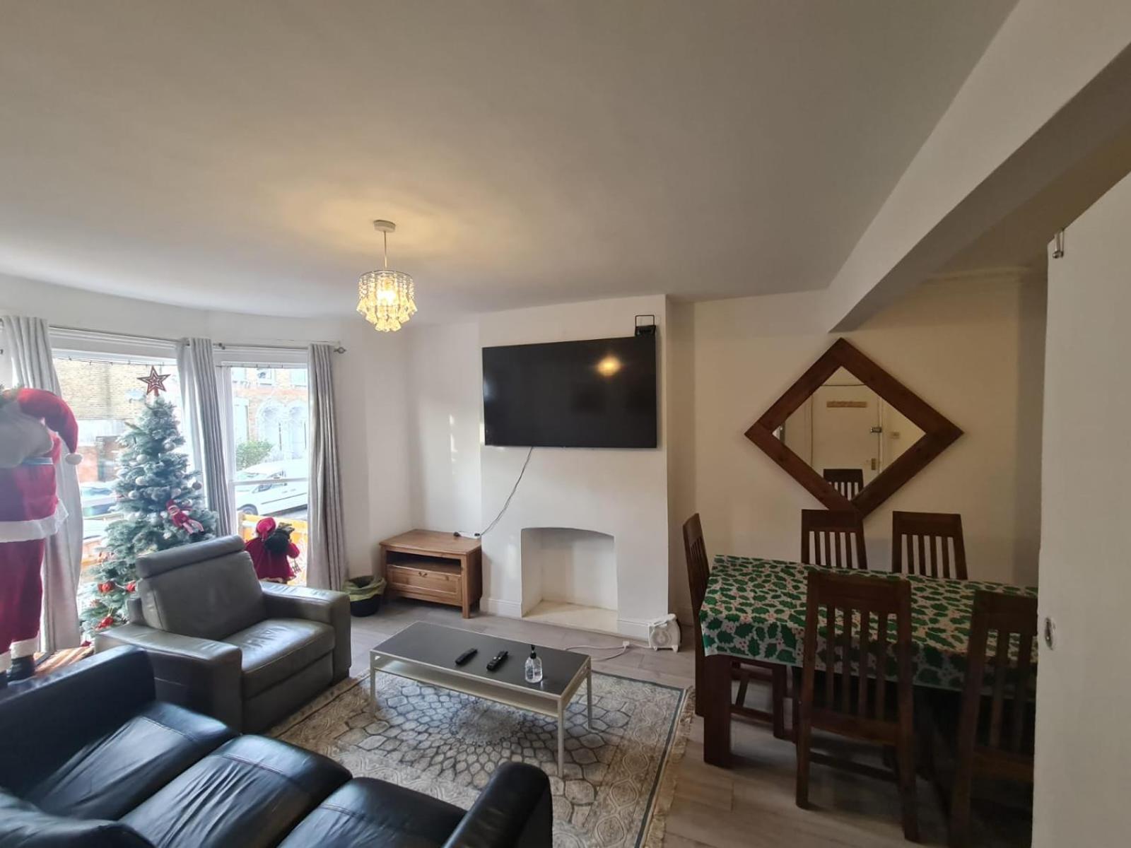 3-bed House In Self-contained In Ladywell Hébergement de vacances *