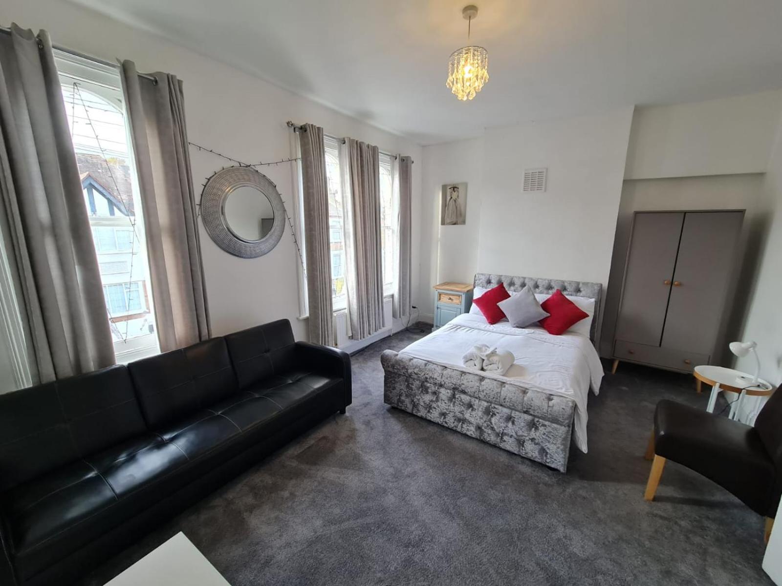 Сasa de vacaciones 3-bed House In Self-contained In Ladywell *