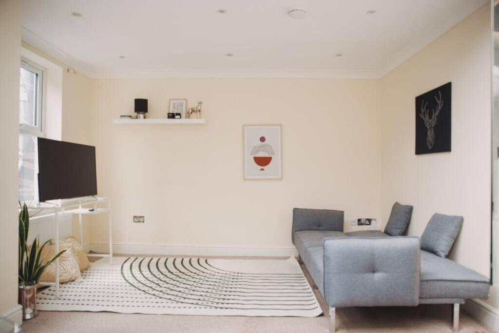 Stylish 2bed With Sky Window Londres