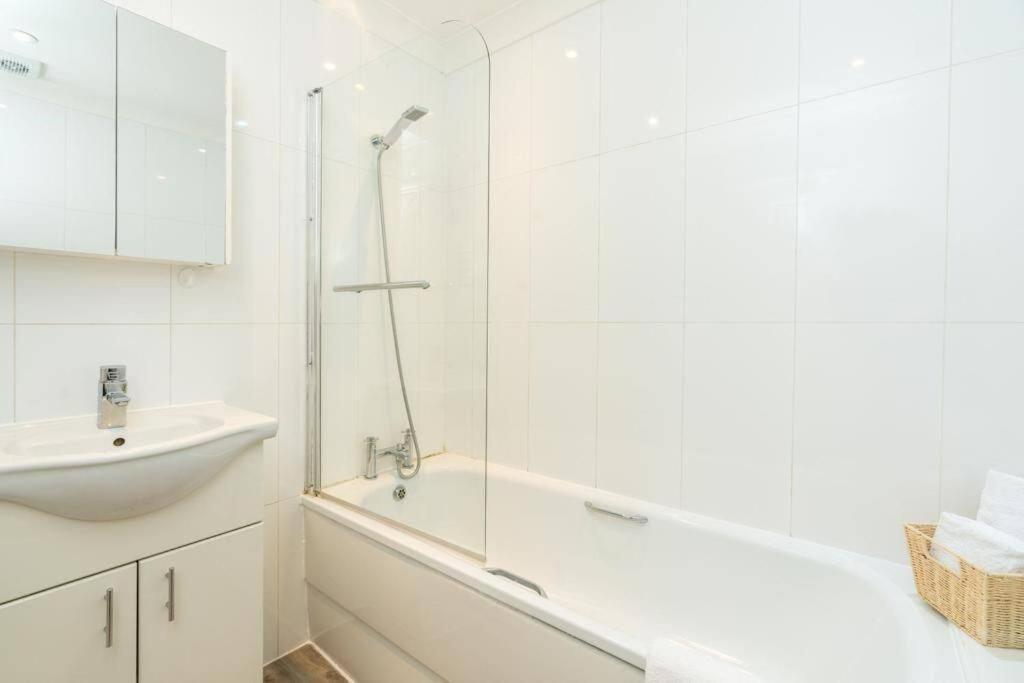 Stylish 2bed With Sky Window Londres