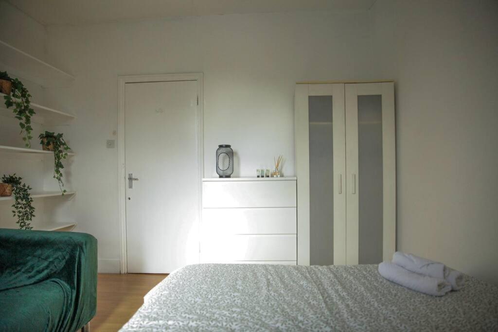 2 Bedrooms Flat In Hammersmith Apartamento *
