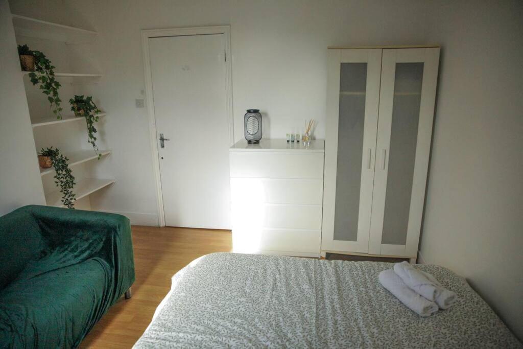 2 Bedrooms Flat In Hammersmith Apartamento *