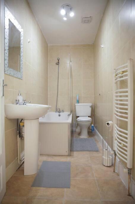 2 Bedrooms Flat In Hammersmith Apartamento