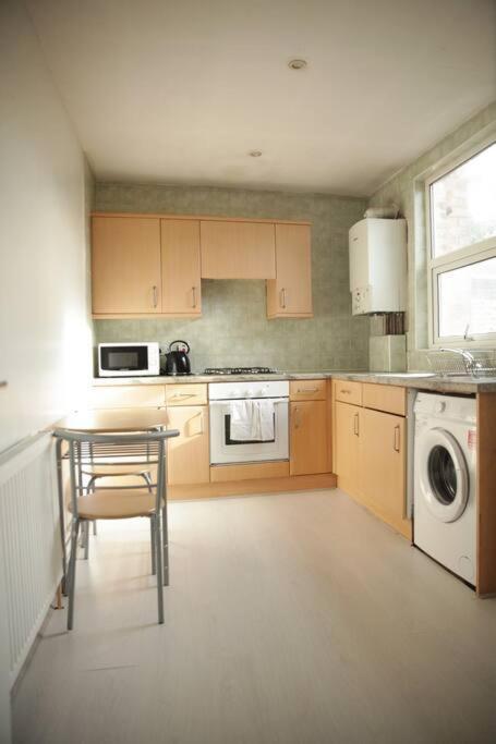 2 Bedrooms Flat In Hammersmith * Londres