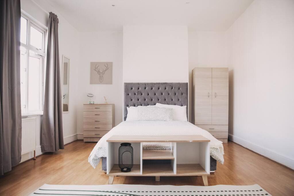 2 Bedrooms Flat In Hammersmith Apartamento *