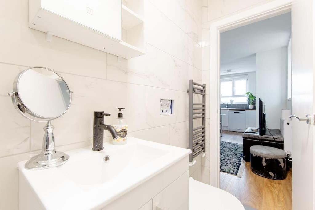 *brand New 1 Bedroom Flat In London* Apartamento *