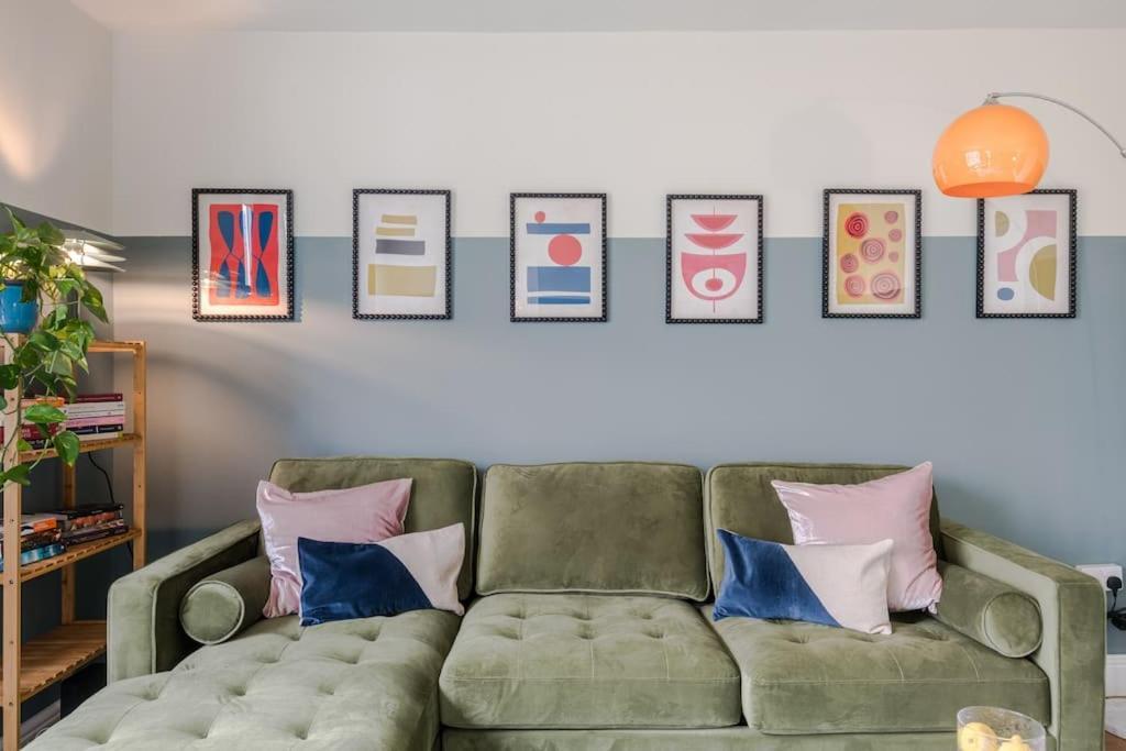The Clissold, Two Bedroom N5 *