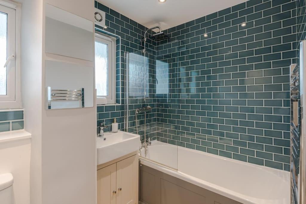 The Clissold, Two Bedroom N5 * Londres