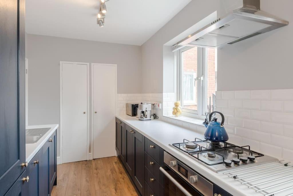 Apartment The Clissold, Two Bedroom N5 London