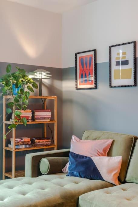 The Clissold, Two Bedroom N5 * London