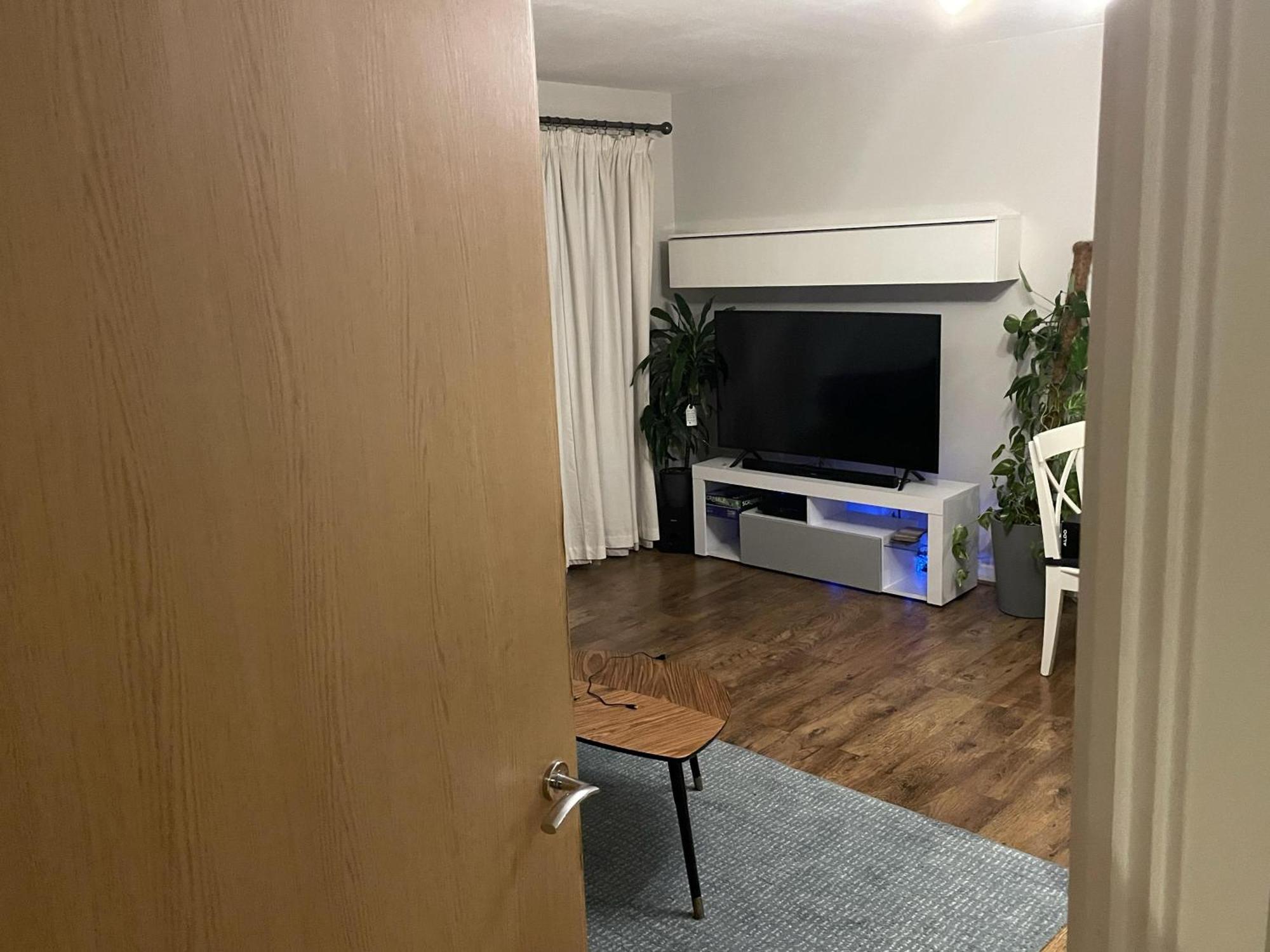 Charming 2-bed In Bow * London