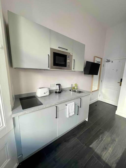 Small Studio In Notting Hill Apartment