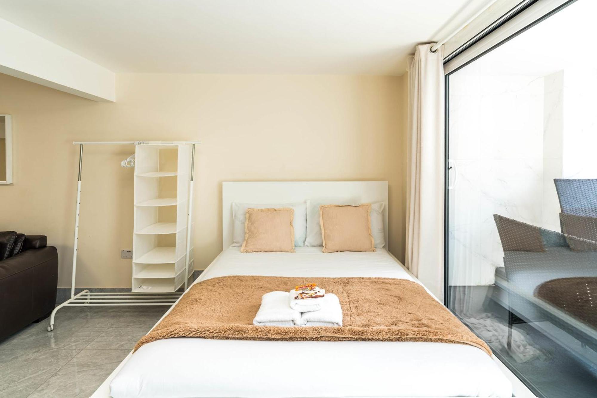 Casa de férias Huge Fully Equipped Studio 1 Min From Tube Station Londres