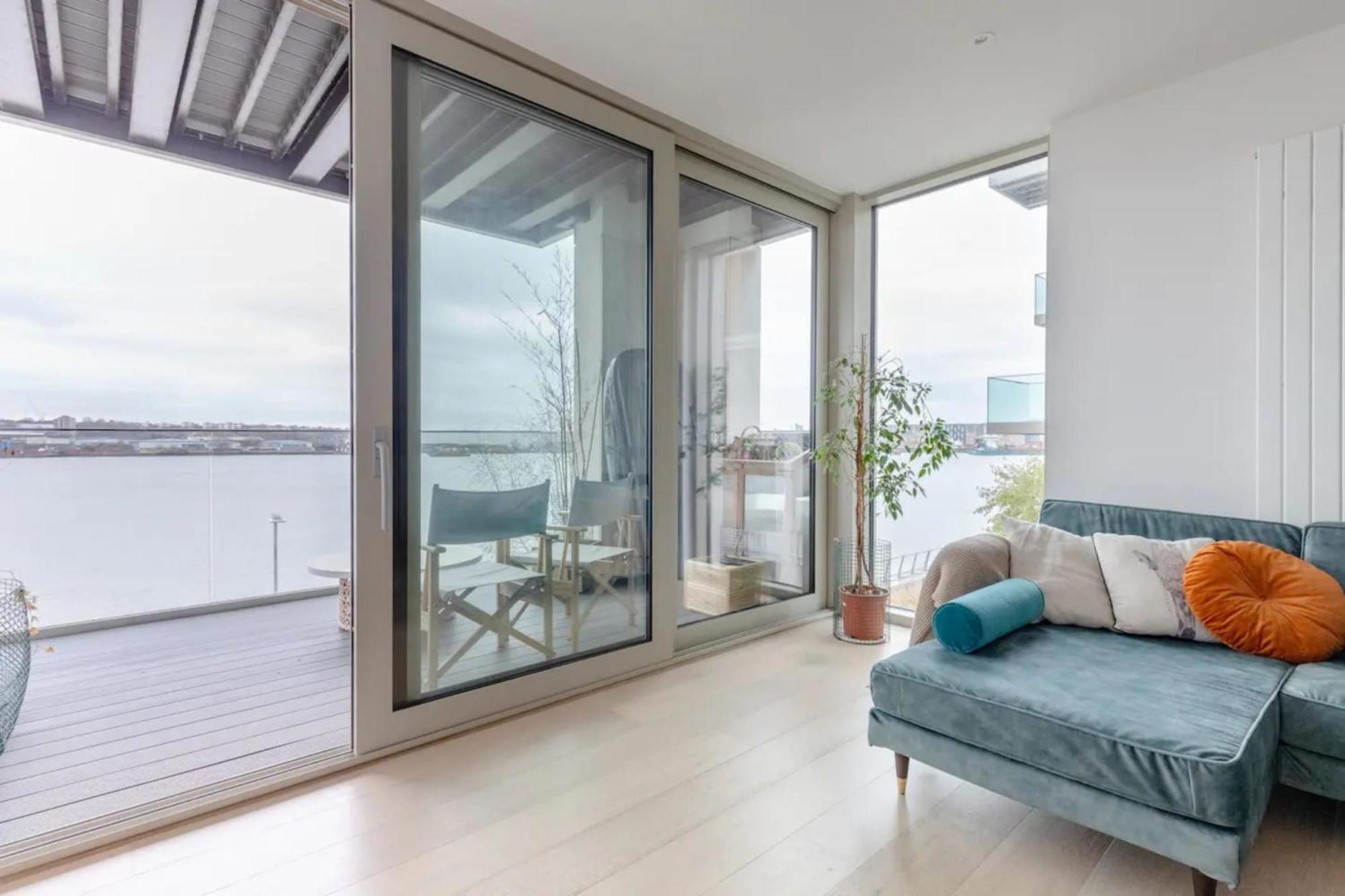 Apartamento Charm & Convenience 3 Bed Near Excel *