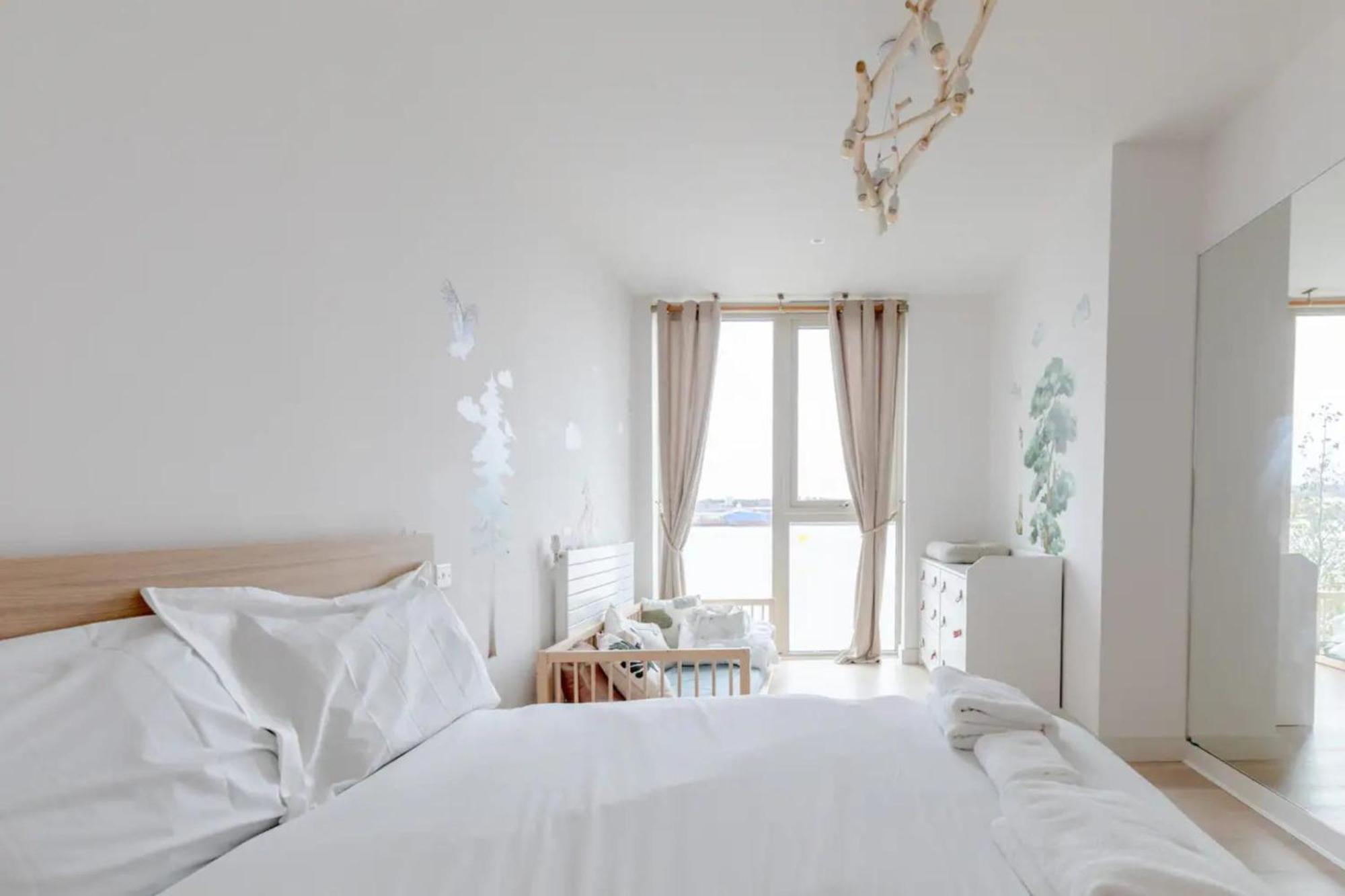 Charm & Convenience 3 Bed Near Excel * Londres