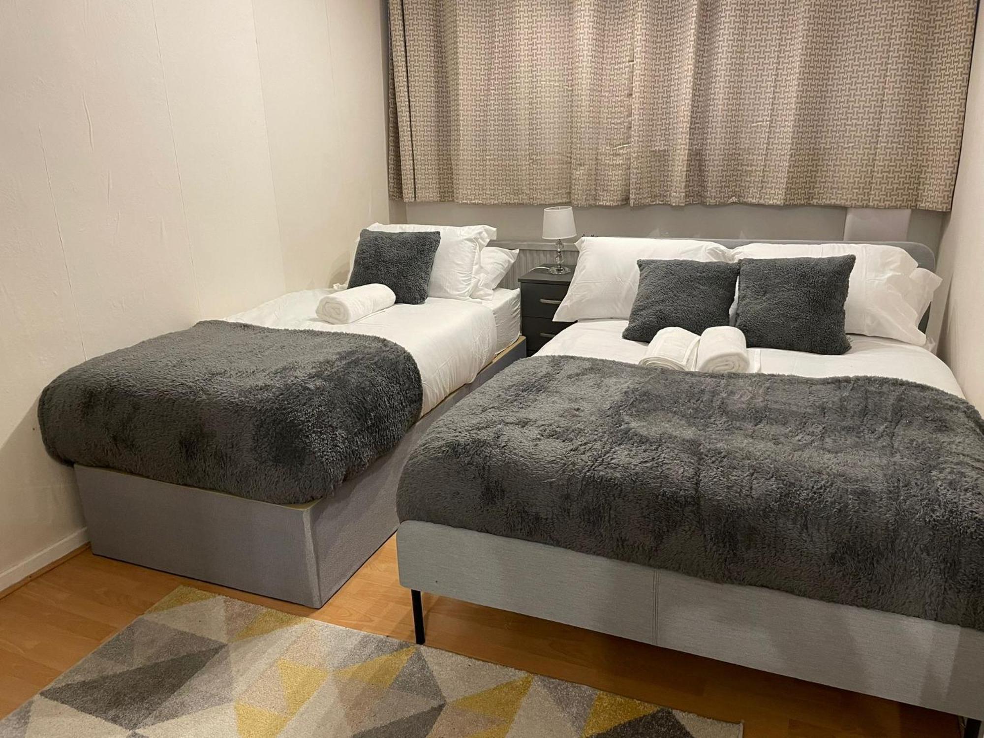 Walk To Lcy Airport Excel Dlr 1br Flat Appartement *