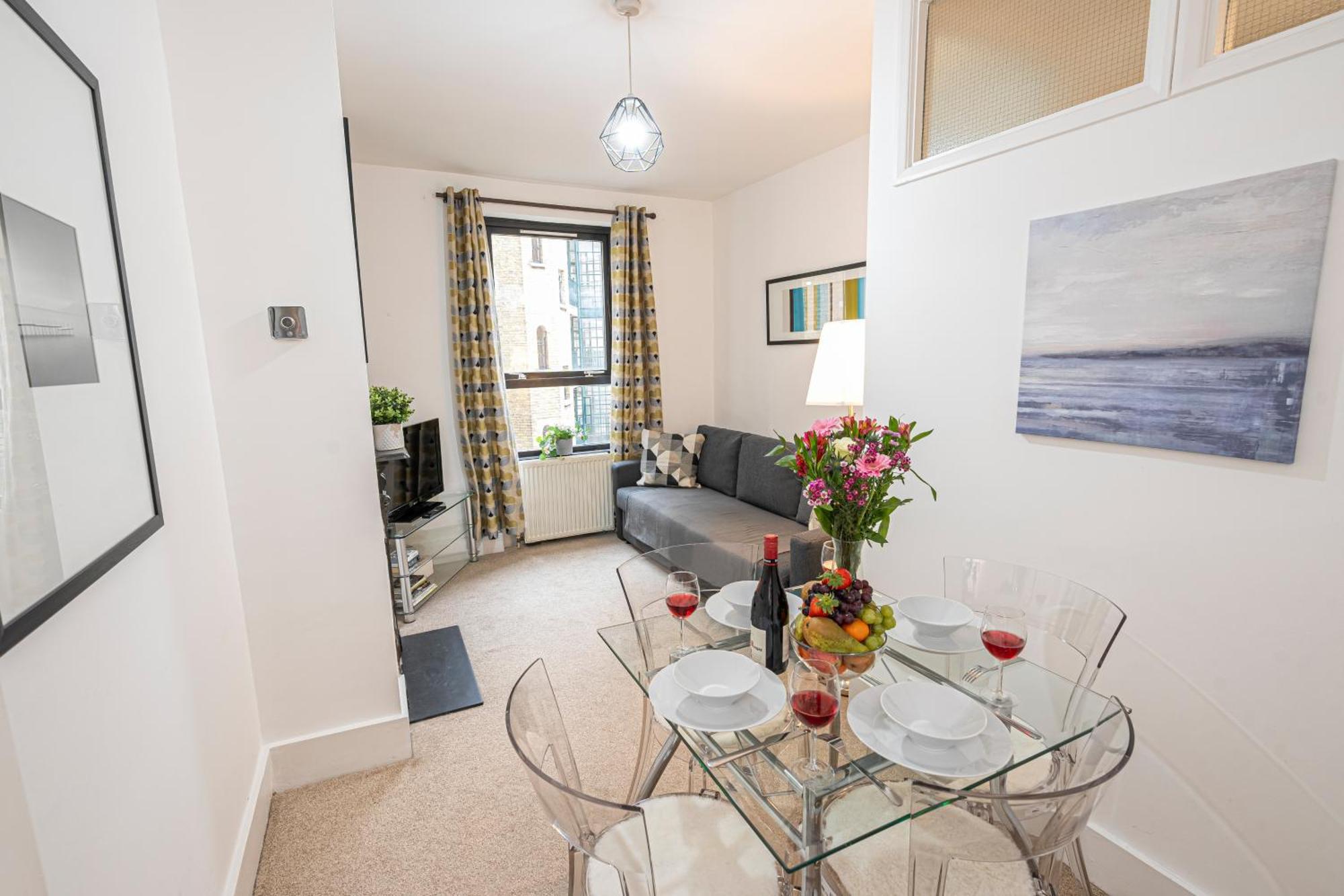 Famous Piccadilly Circus Apartment *