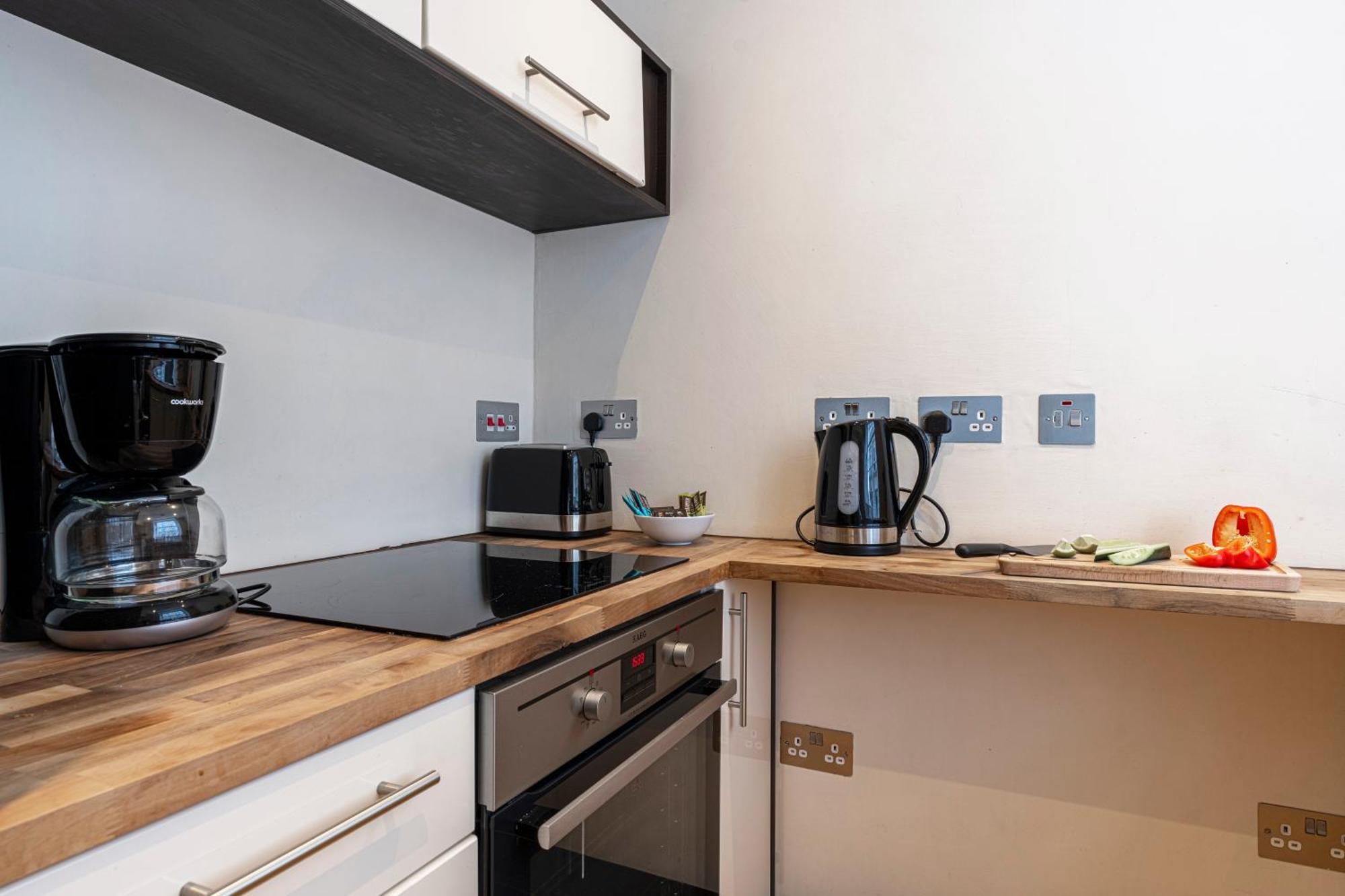 At Piccadilly Apartment