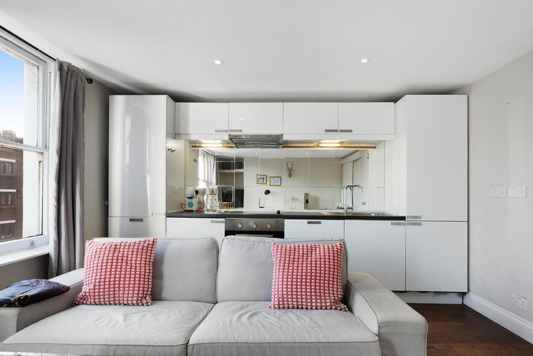Modernised 1 And 2 Bedrooms Option Terrace And Balcony High Street Londres