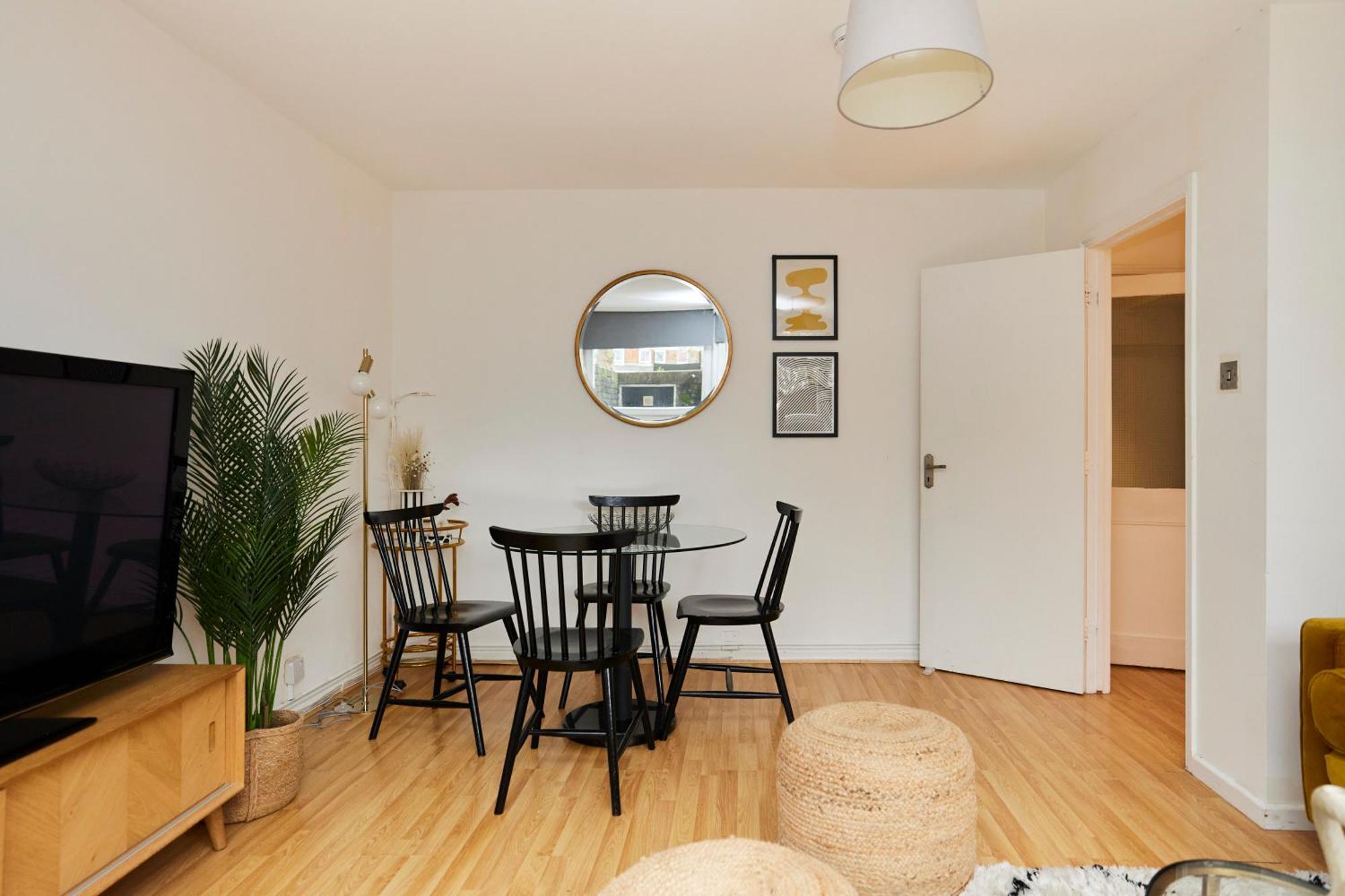 The Kennington Park Crib - Lovely 2bdr Flat With Garden Apartment London