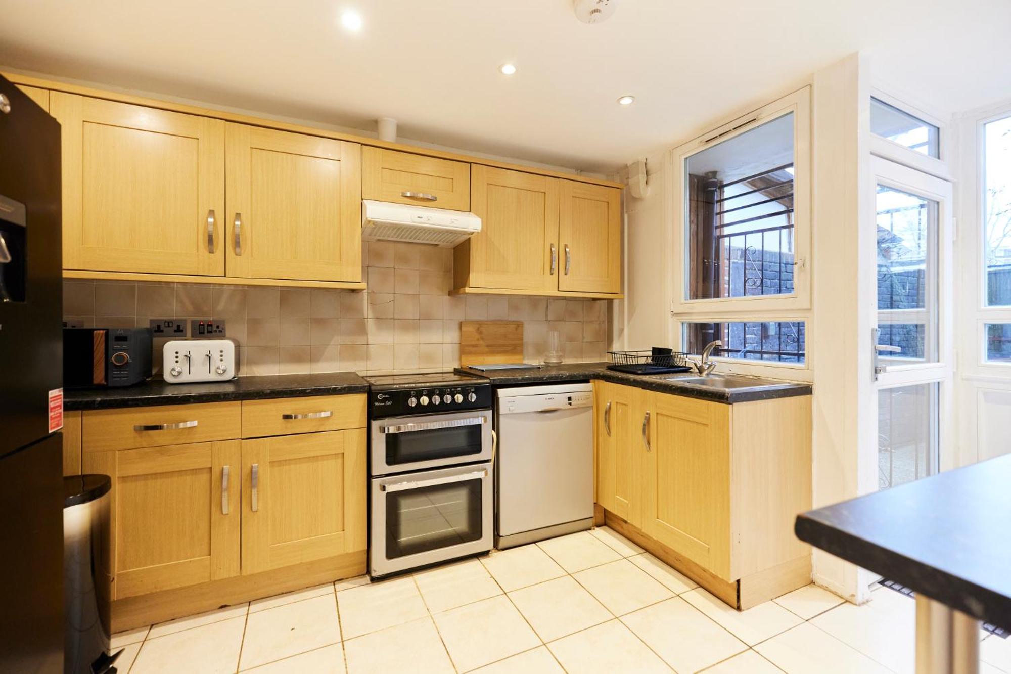 The Kennington Park Crib - Lovely 2bdr Flat With Garden Apartment