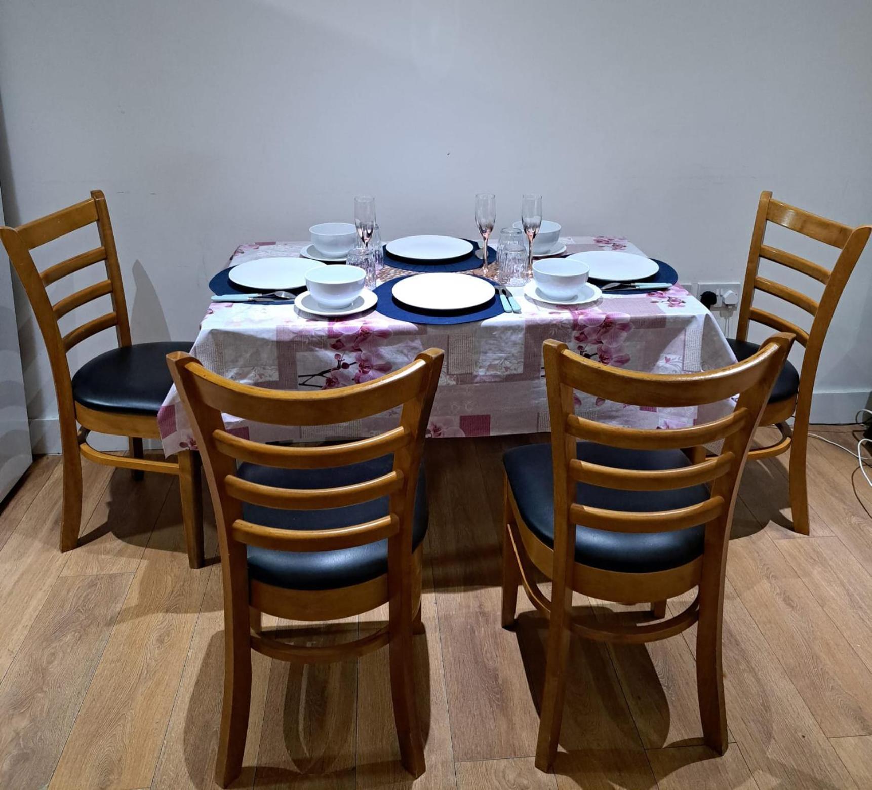Simply Relax,1 Eastham * Londen