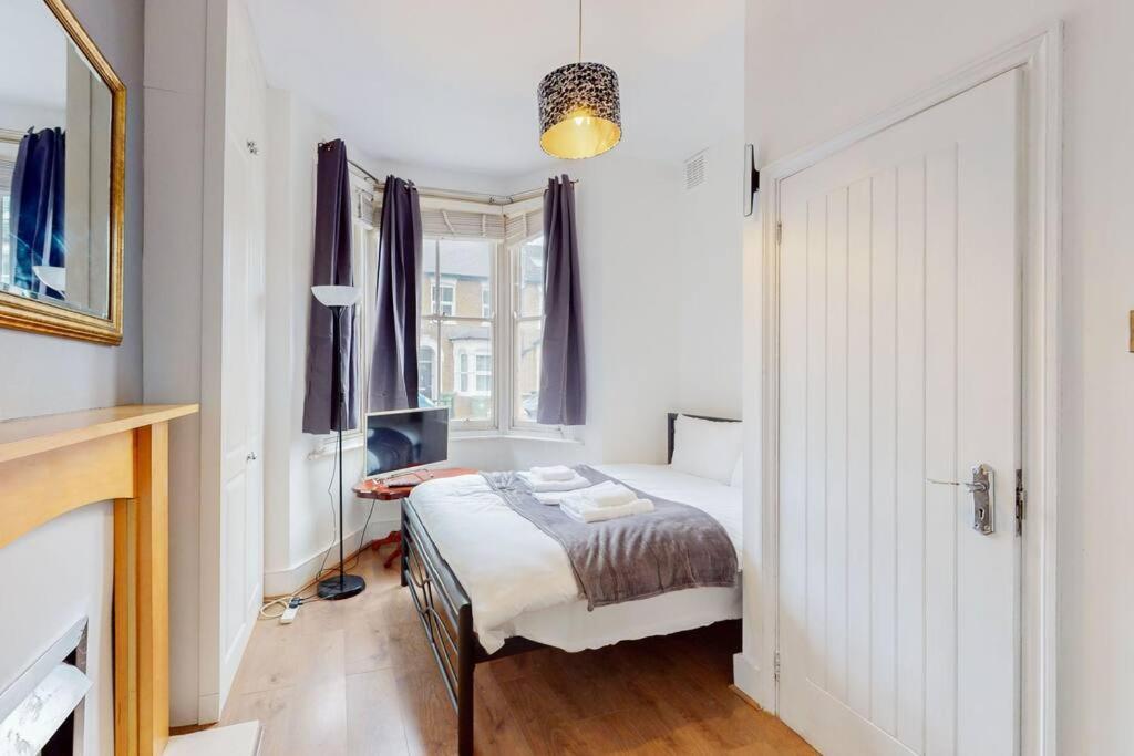 Stunning 2bdr With Beautiful Garden Apartment *