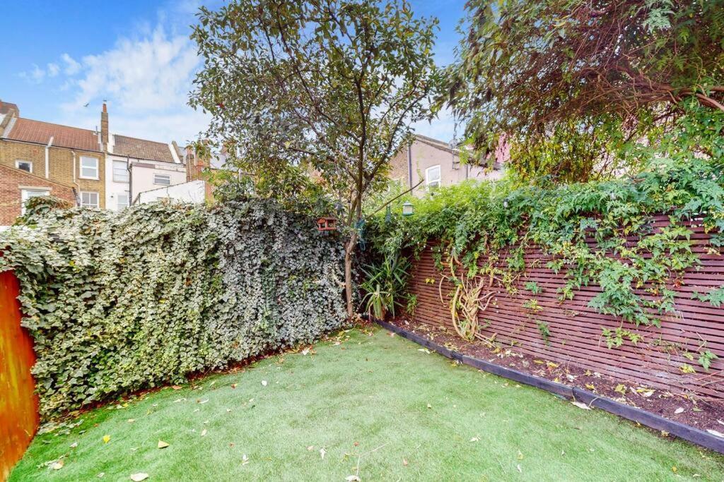 Stunning 2bdr With Beautiful Garden *