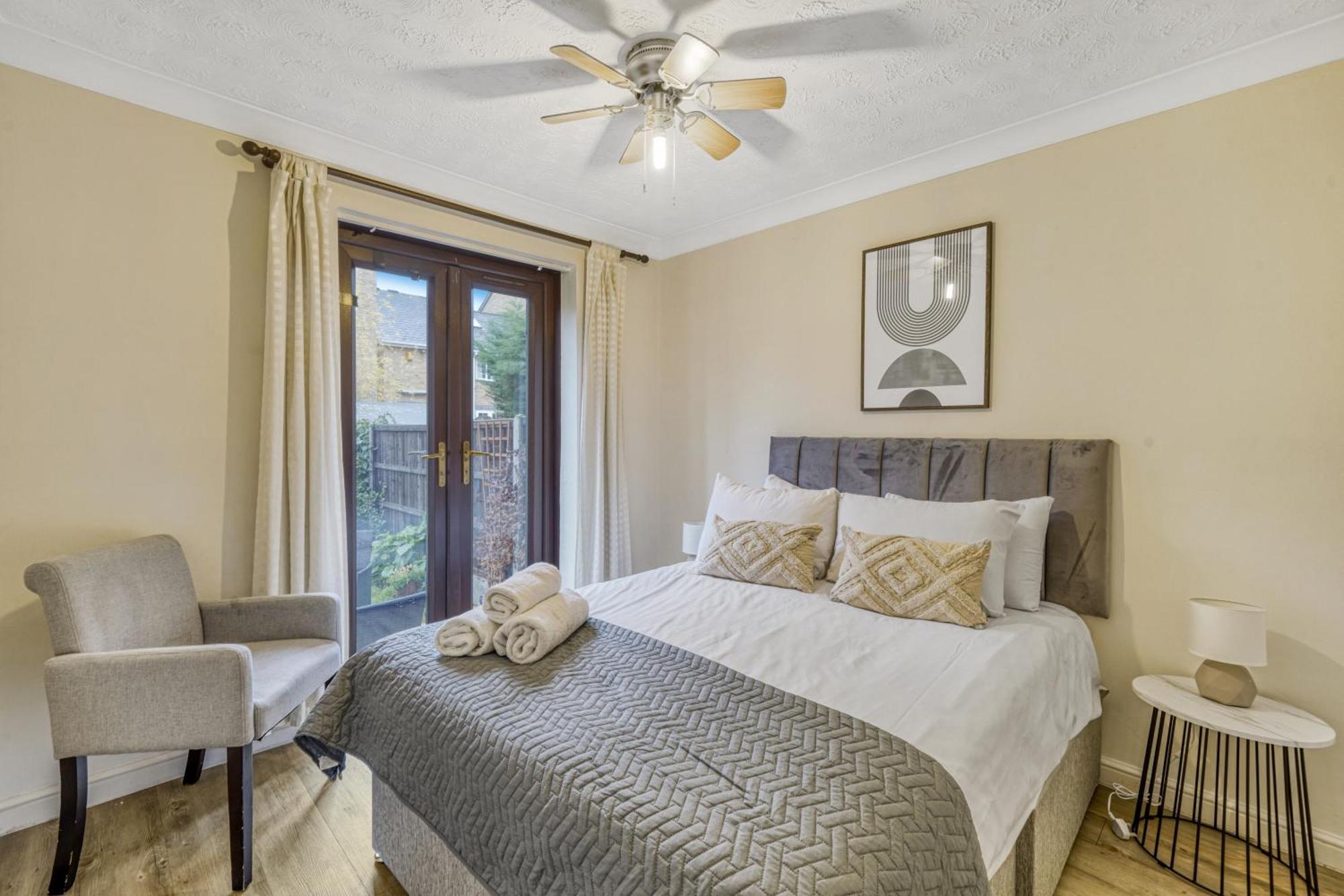 Executive 4 Bedroom Town House In Canada Water Free Wifi & Parking By Aparts Londres