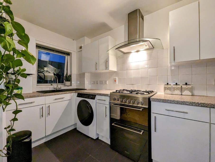 Appartement Large, Plant Filled Flat With Balcony Londres