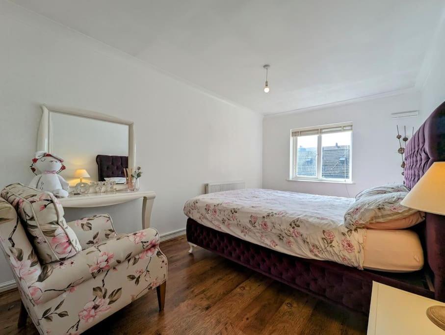 Large, Plant Filled Flat With Balcony Appartement Londres