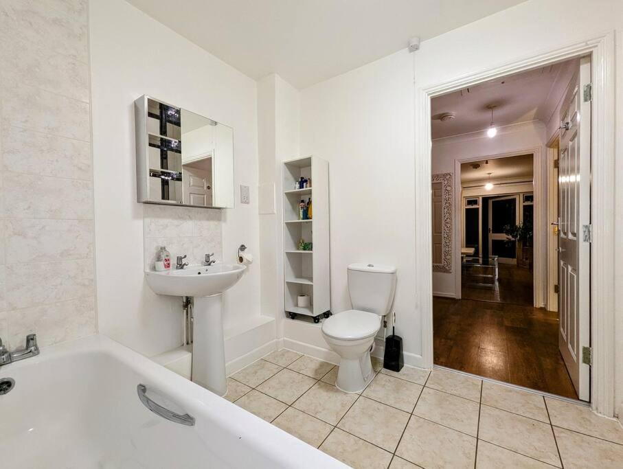Appartement Large, Plant Filled Flat With Balcony Londres
