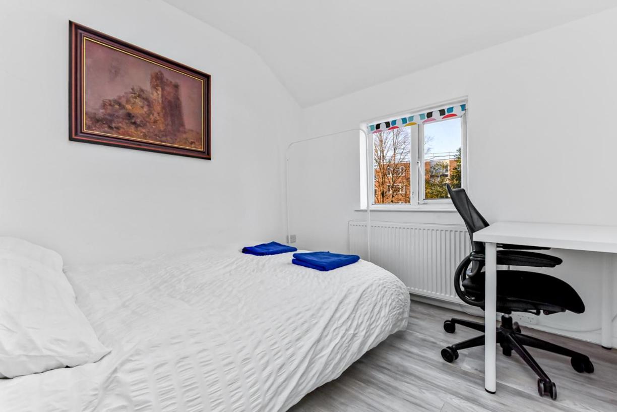 Family House In The Heart Of Hanwell With 5 Stars! * Londres