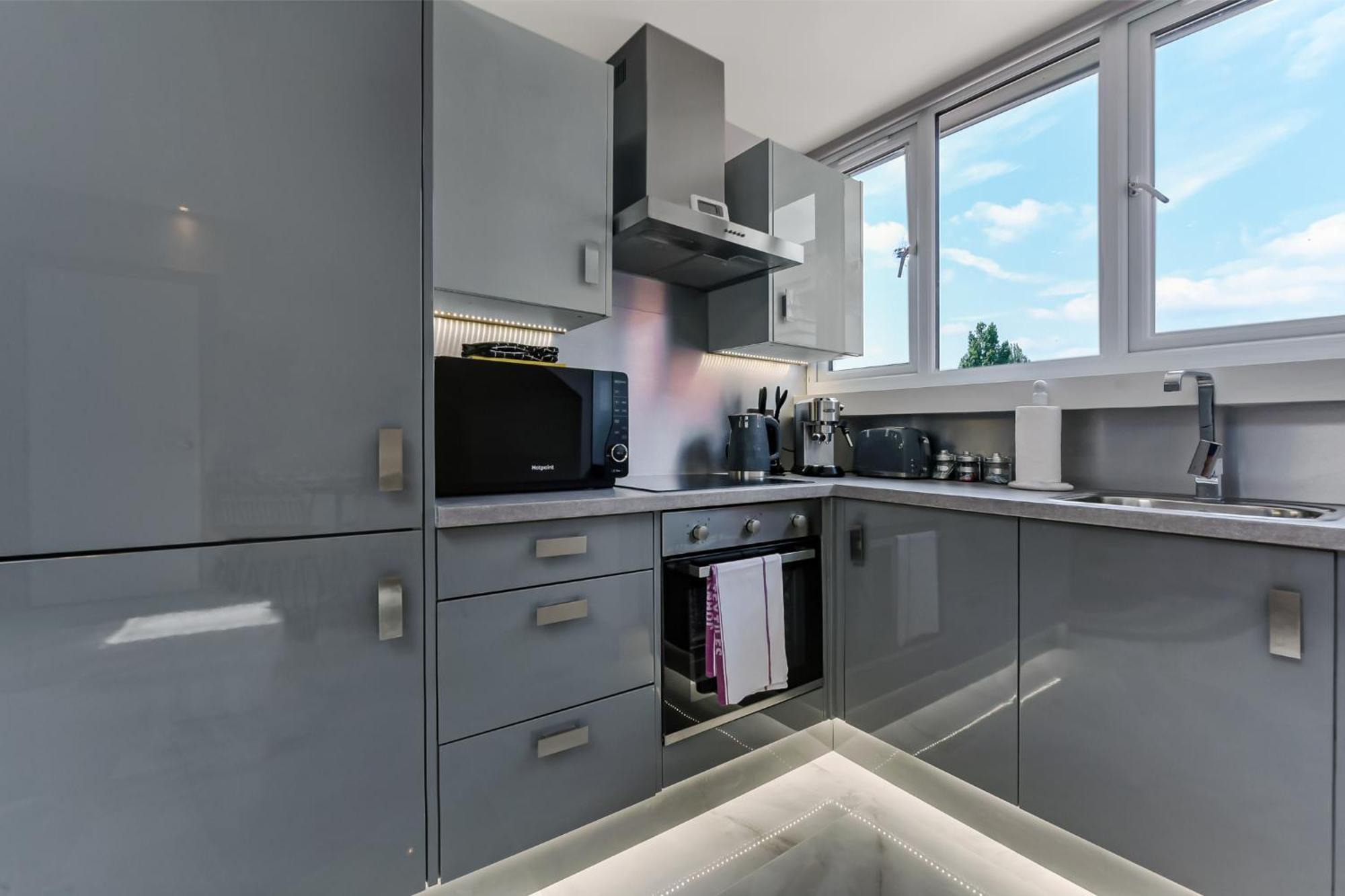 1 Bedroom Stylish In Webley Park London
